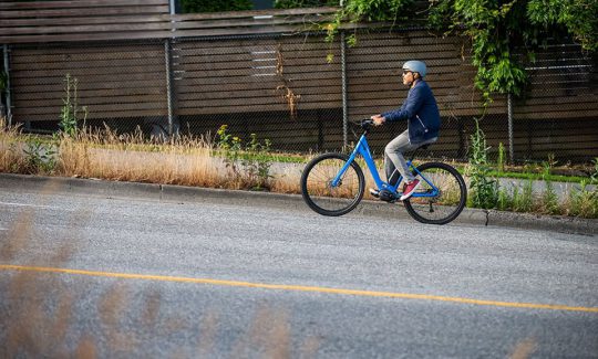 Norco Scene VLT e-bike ascending an urban hill